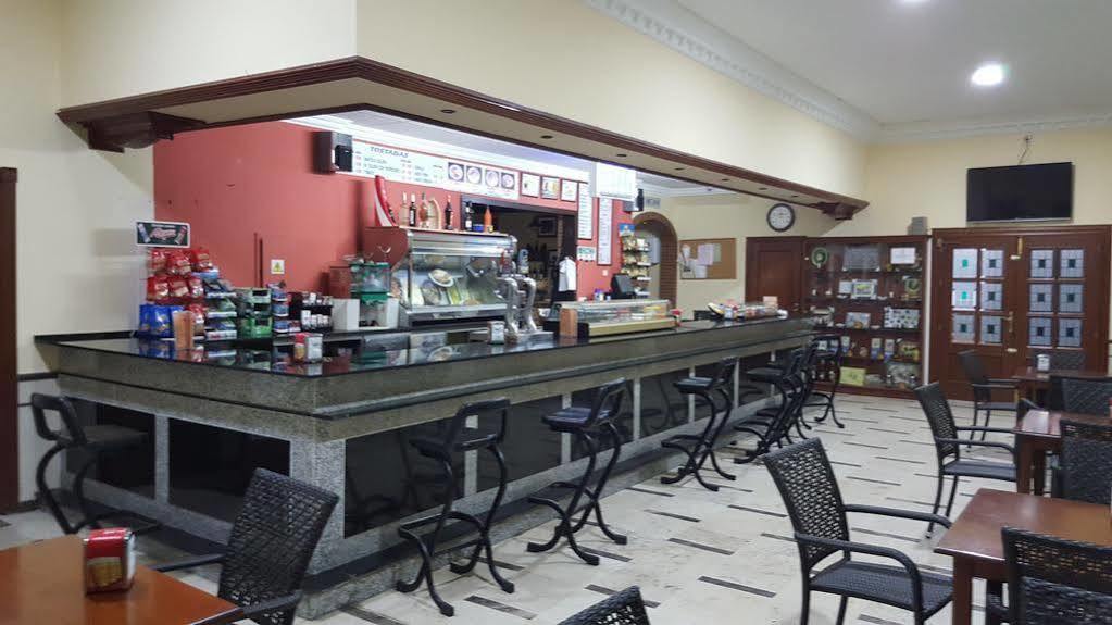 בויויוס פר דל קונדדו Hostal Restaurante El Lirio מראה חיצוני תמונה